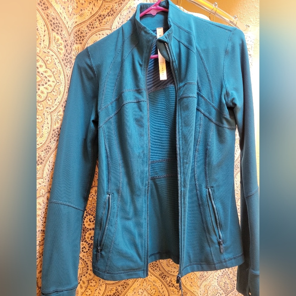 Lululemon jacket size 6